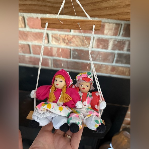 ❤️ Rare Vintage 1976 Miniature Porcelain Clowns On Wooden Swing - Picture 5 of 7